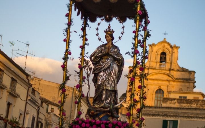 iconic christmas figurine